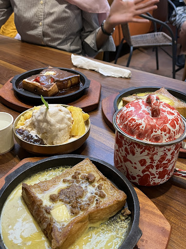 aneka french toast dan es teler solo toko roti aren penumping