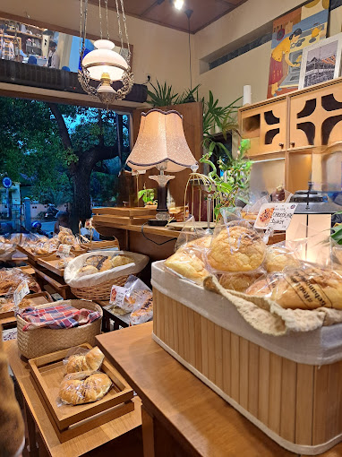 aneka kuliner solo toko roti aren penumping