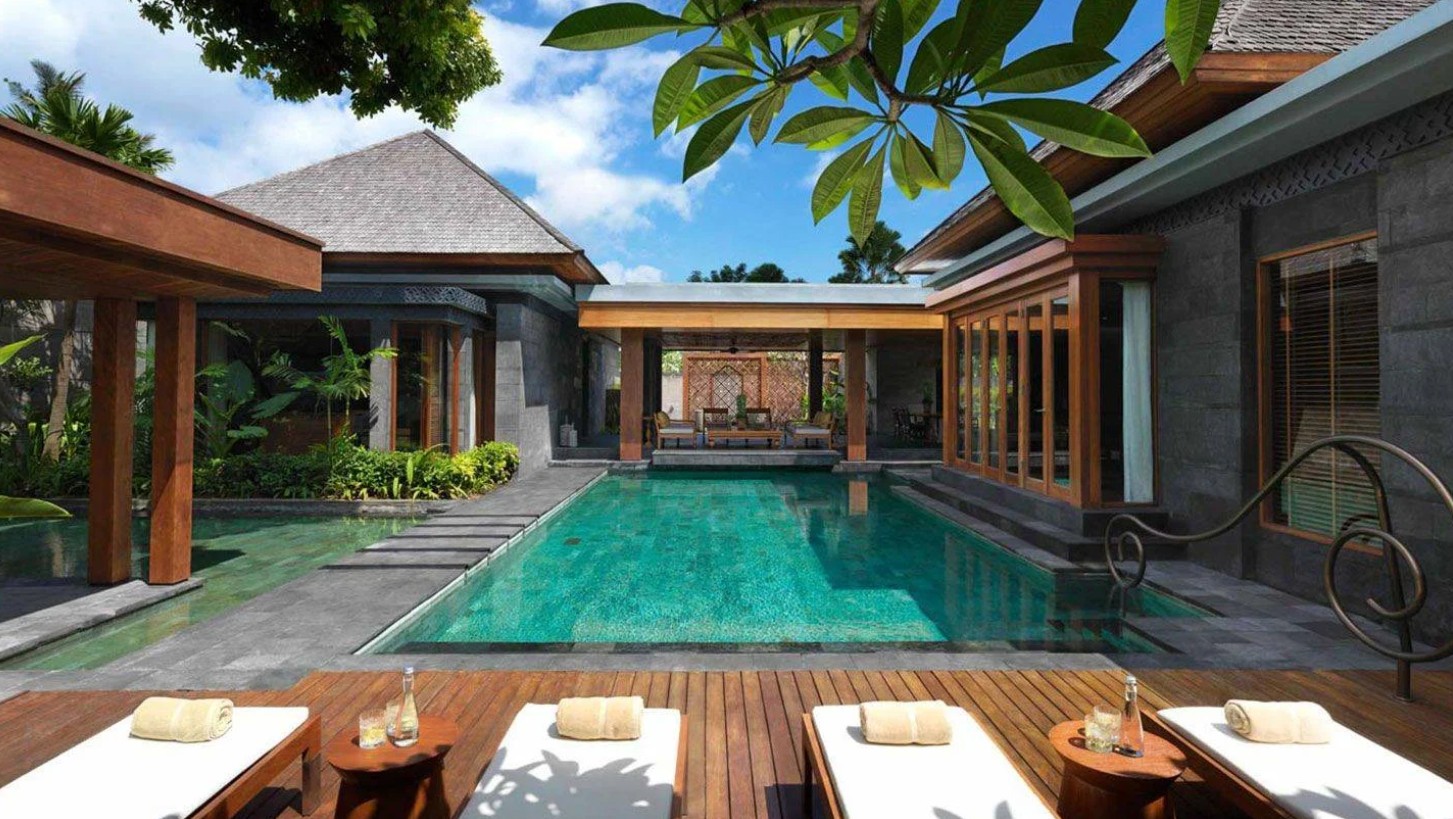 pemandangan swimming pool villa dua kamar Hotel Indigo Seminyak Bali